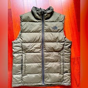 The North Face Men TNF 550 vest Size Large
